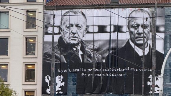 La banderole représentant Aulas et Lacombe dans le 7e arrondissement de Lyon.