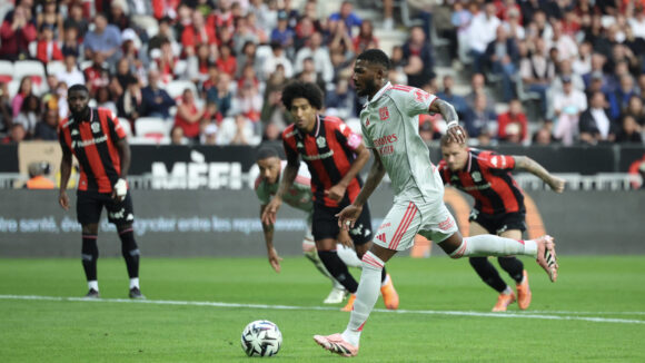 Ainsley Maitland-Niles penalty face à Nice