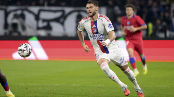 Tanner Tessmann lors d'OL - PSG