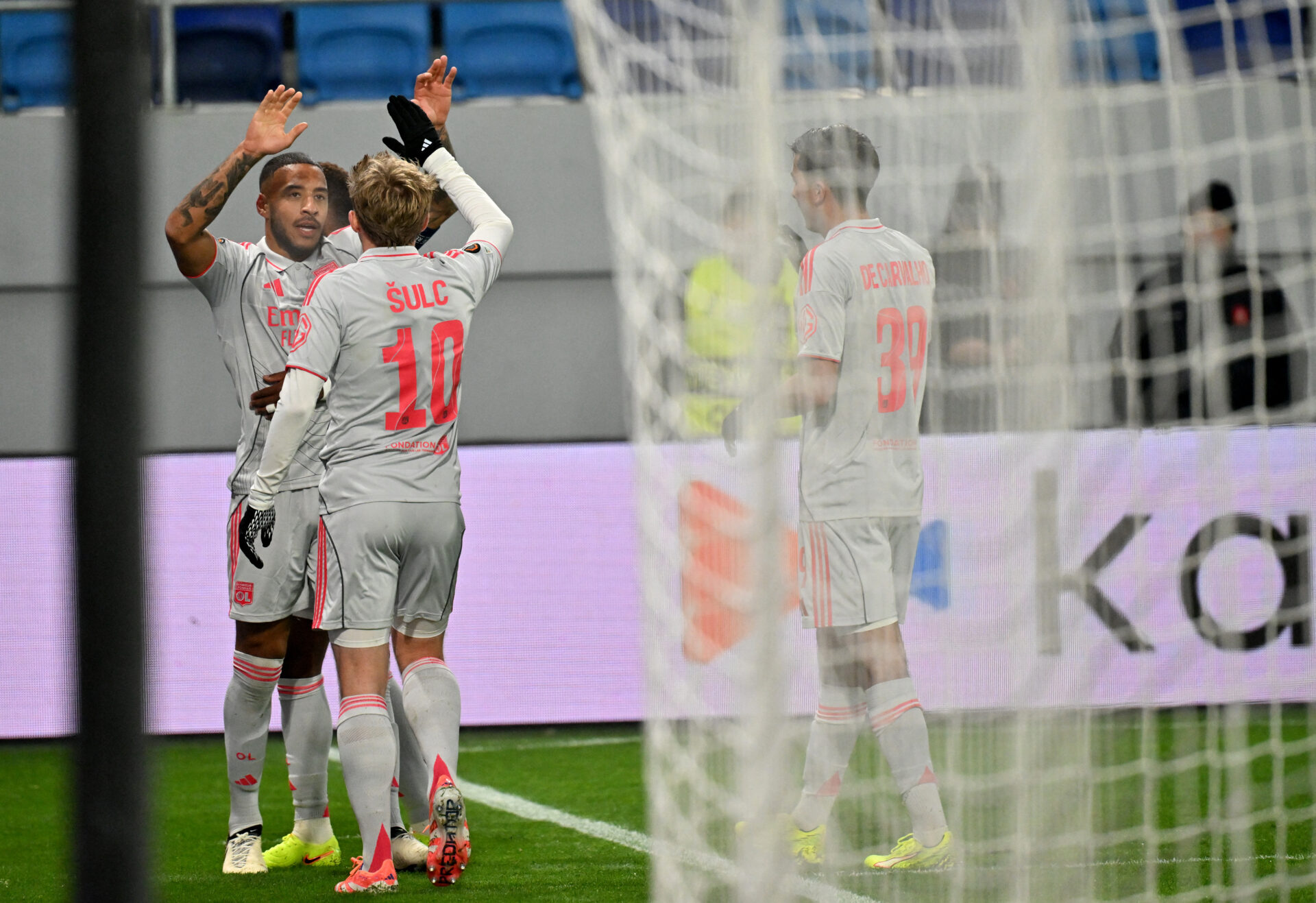 
		Commentaires sur Ligue Europa : première opposition entre les Young Boys et l'OL par JUNi DU 36		