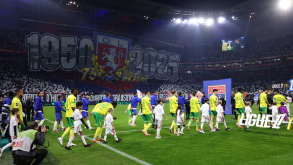L'entrée des joueurs de l'OL et de Nantes pour les 75 ans du club lyonnais