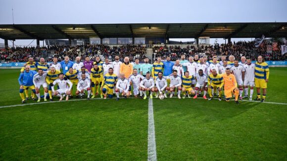 Les joueurs de l'OL Légendes et ceux de Parme