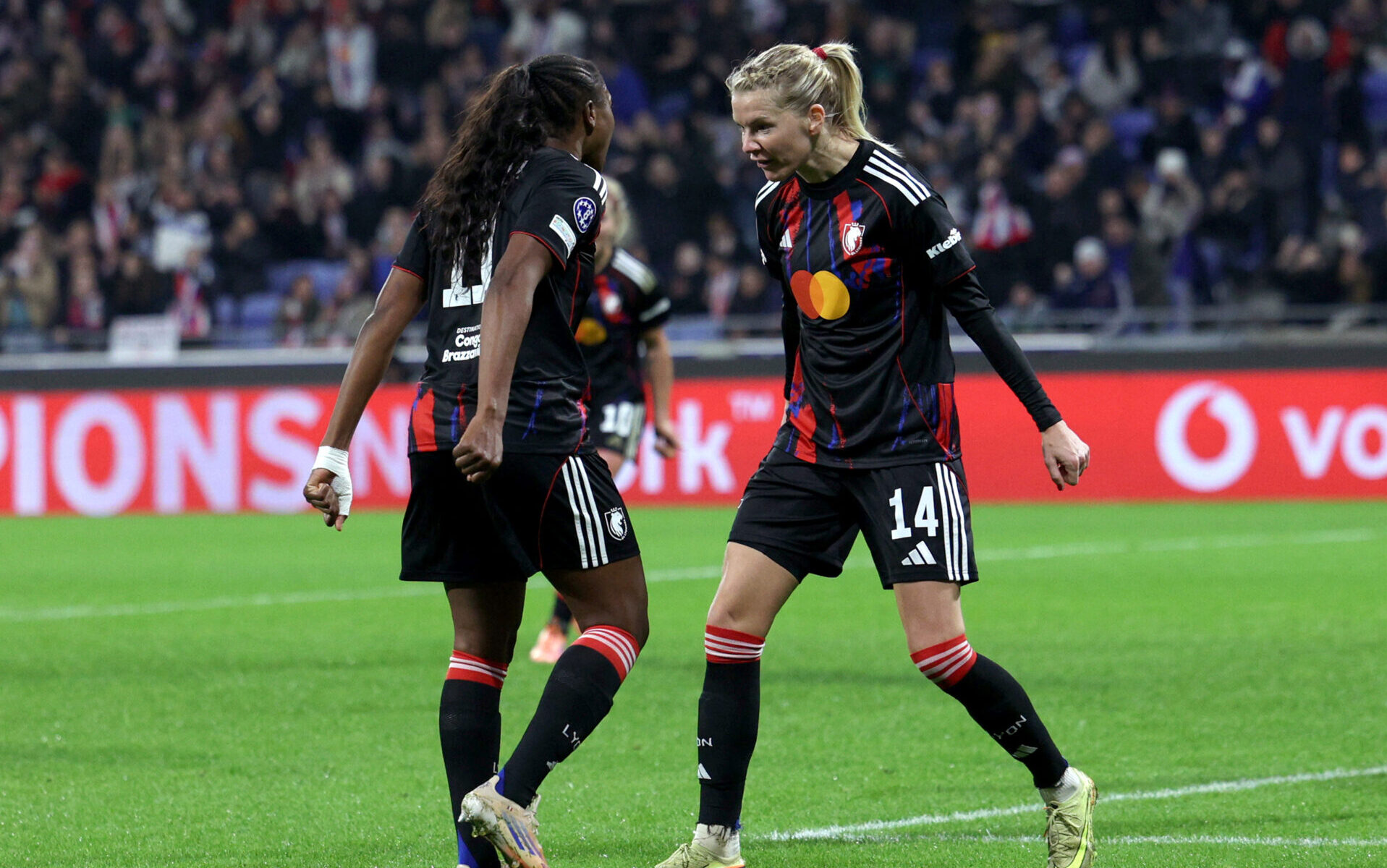 
		Commentaires sur L'OL Lyonnes évite le piège et s'offre largement Saint-Étienne (0-6) par Dede Passion 69		