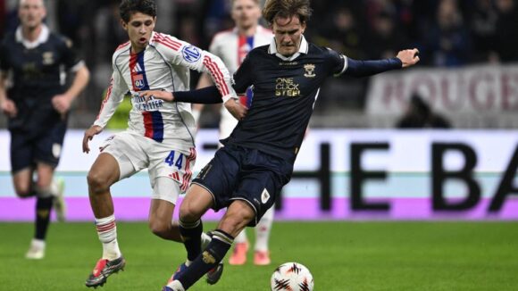 Khalis Merah lors d'OL - Go Ahead Eagles