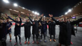 Les joueurs de l'OL célèbrent leur victoire à Monaco