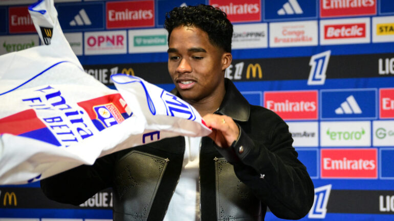 Endrick avec son nouveau maillot à l'OL