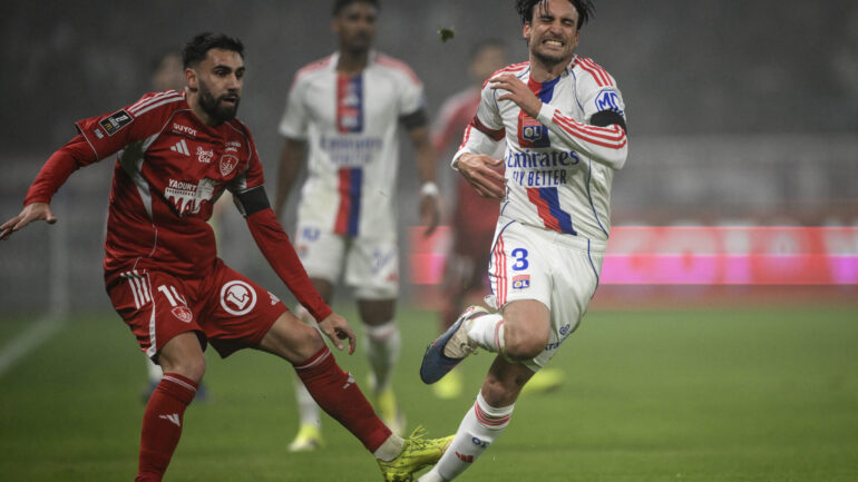 Romain Del Castillo et Nicolas Tagliafico lors d'OL - Brest