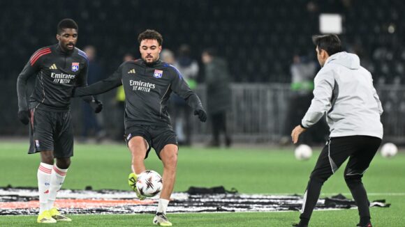 Clinton Mata et Ruben Kluivert à l'échauffement lors de Young Boys Berne - OL