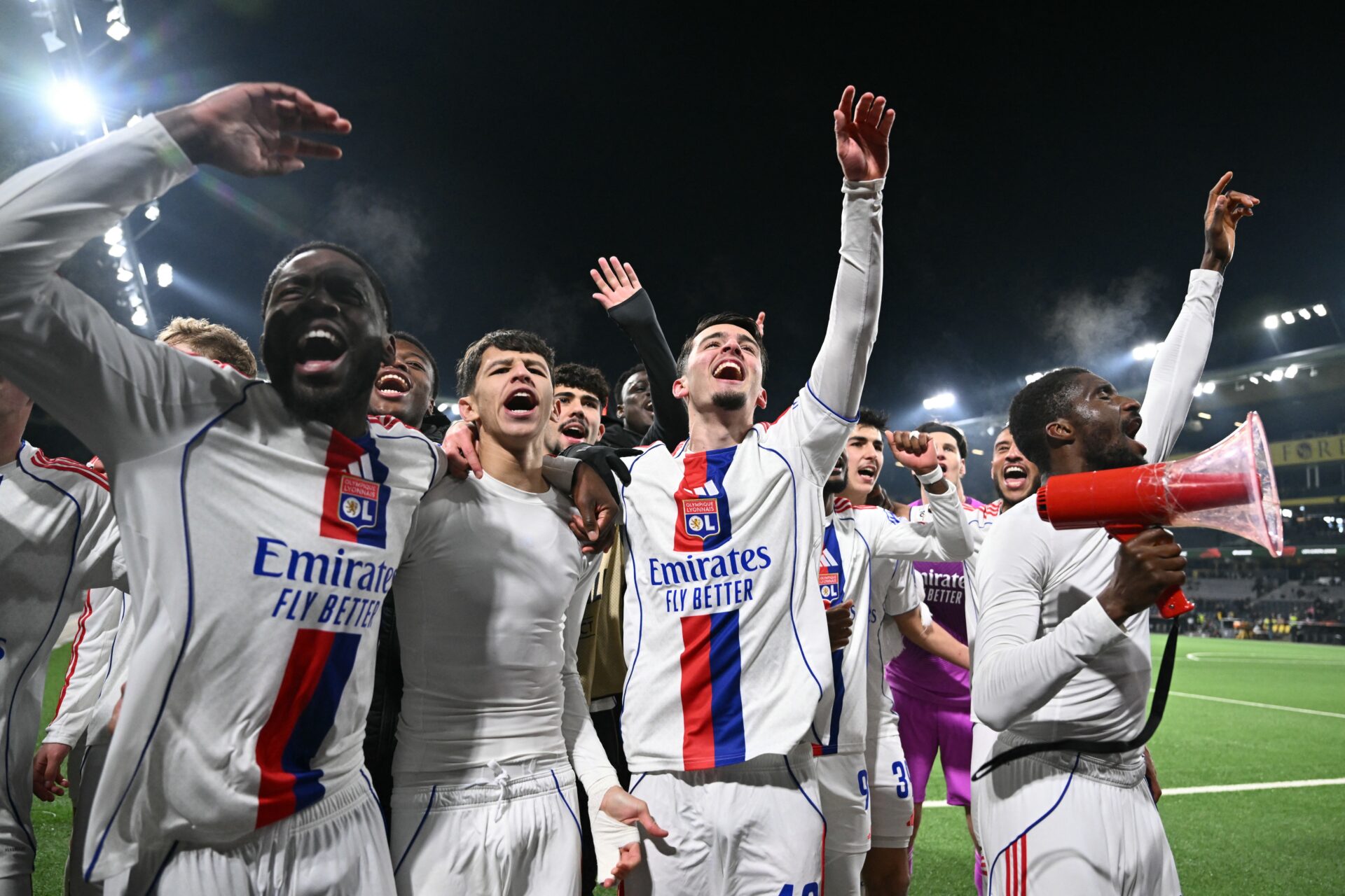 Commentaires sur Ligue Europa : l'OL valide sa qualification pour les huitièmes par OL-91