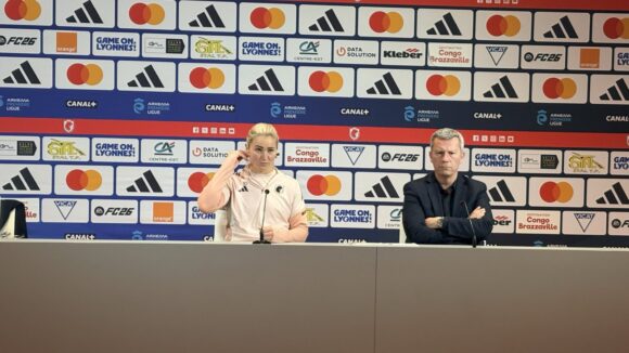 Lindsey Heaps et Vincent Ponsot, directeur général de l'OL Lyonnes