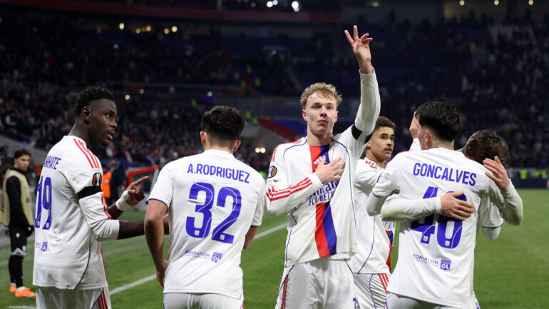 Adam Karabec après son but lors d'OL - PAOK