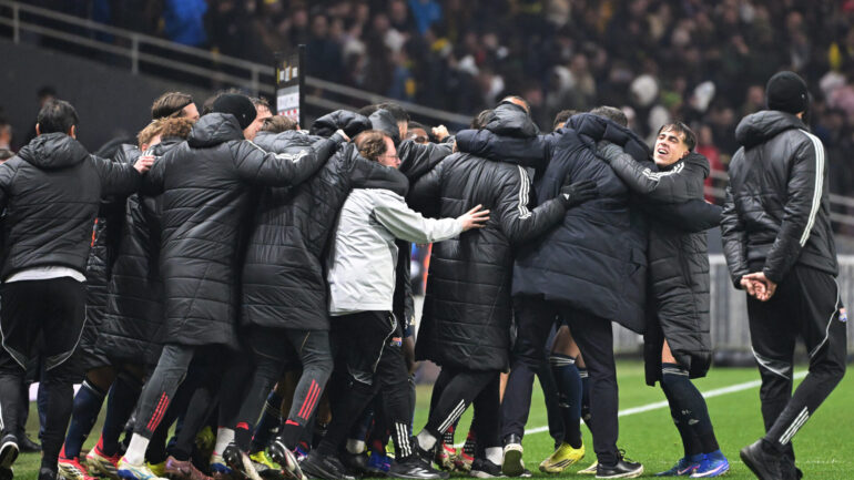 La joie des joueurs de l'OL après la victoire à Nantes