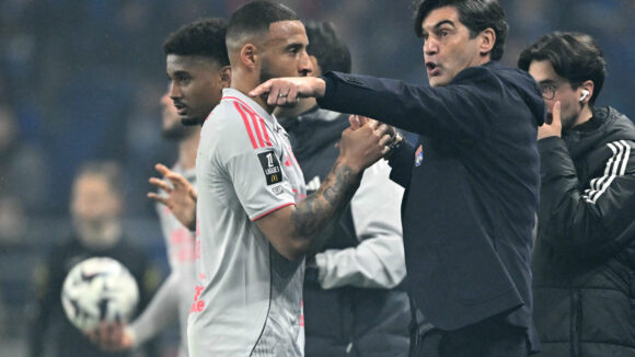 Paulo Fonseca en discussion avec Corentin Tolisso lors de Strasbourg - OL