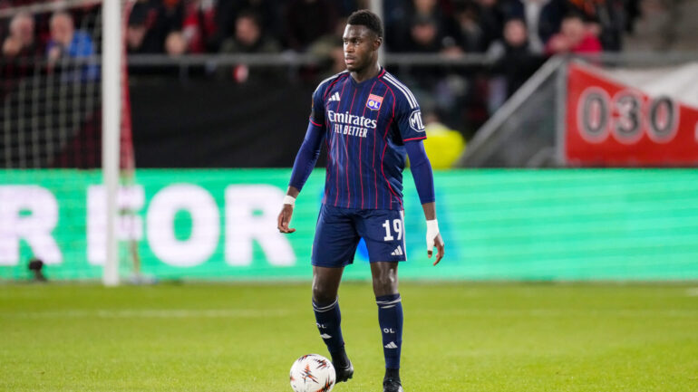 Moussa Niakaté lors d'Utrecht - OL