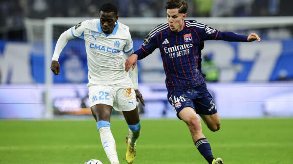 Rémi Himbert face à Timothy Weah lors d'OM - OL