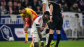 Moussa Niakhaté après une décision de Benoit Bastien lors d'OL - Lens