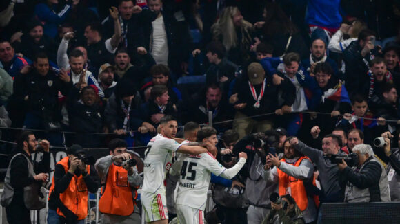 La joie des supporters de l'OL après le but de Rémi Himbert
