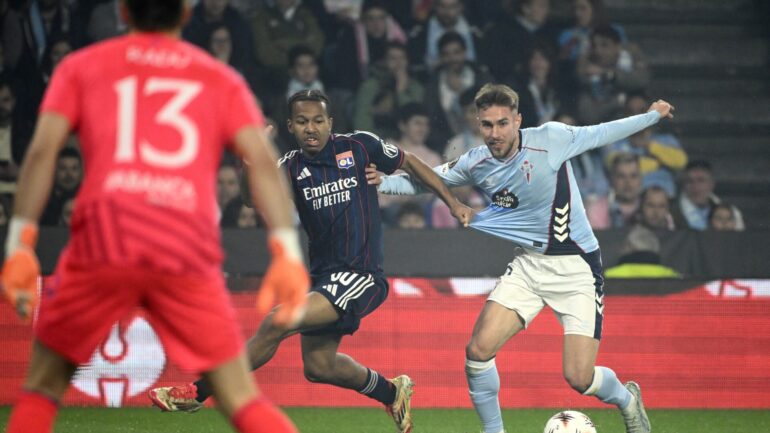 Steeve Kango (OL) face à Oscar Mingueza (Celta)