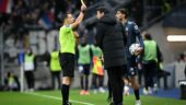 Paulo Fonseca reçoit un carton jaune lors du match entre Le Havre et l'OL
