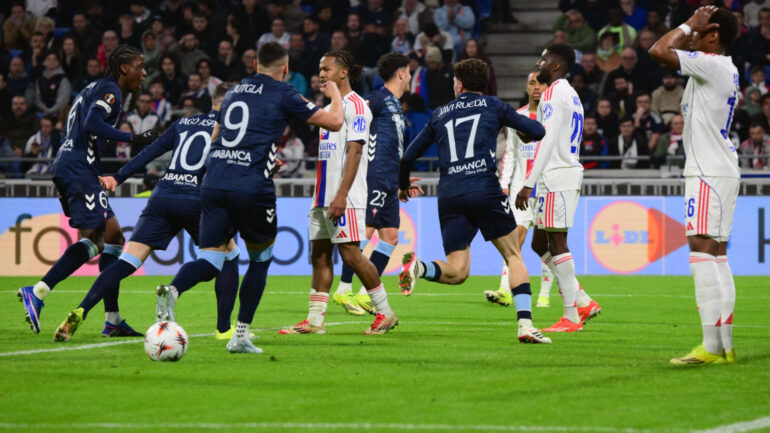 La joie des joueurs du Celta devant la tristesse des joueurs de l'OL