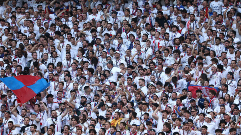 Les supporters de l'OL lors de la finale de la Coupe de France 2024