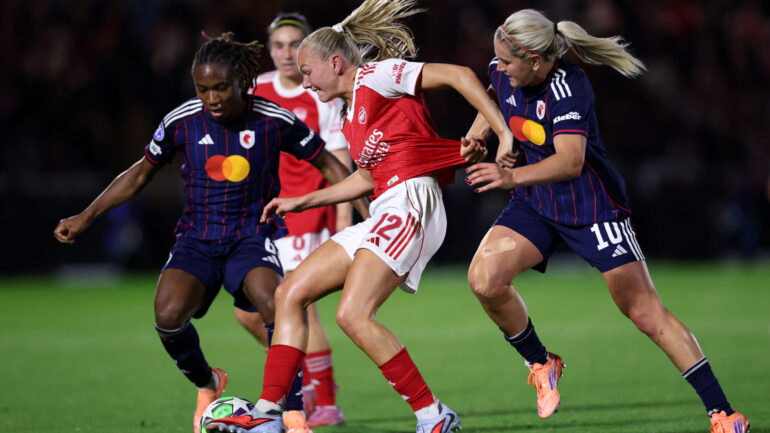 Melchie Dumornay et Lindsey Heaps lors d'Arsenal - OL Lyonnes