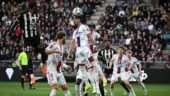 Les joueurs de l'OL sur un corner d'Angers