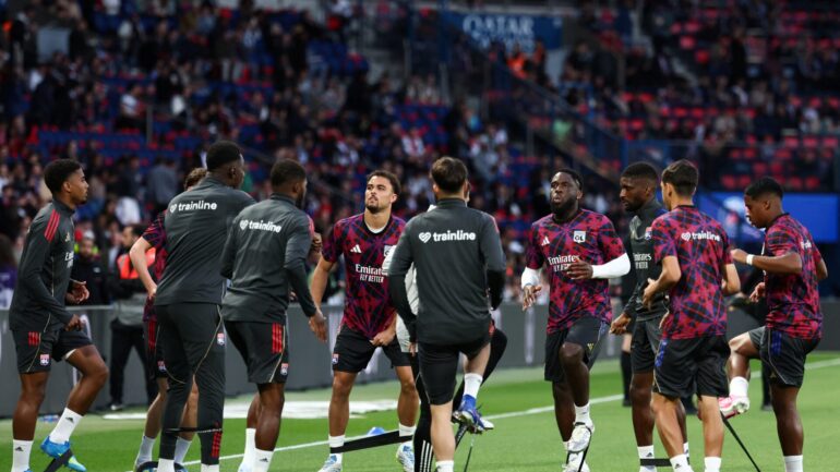 Les joueurs de l'OL à l'échauffement avant le PSG