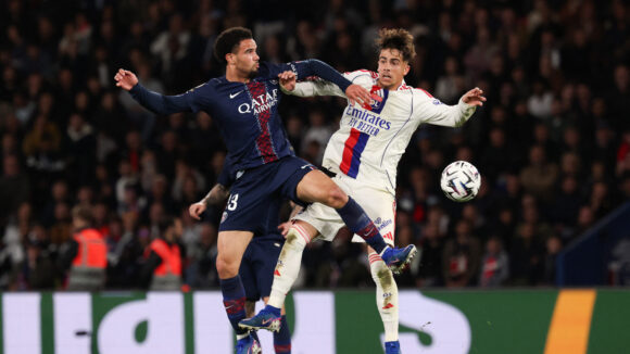 Warren Zaire-Emery (PSG) face à Afonso Moreira (OL)