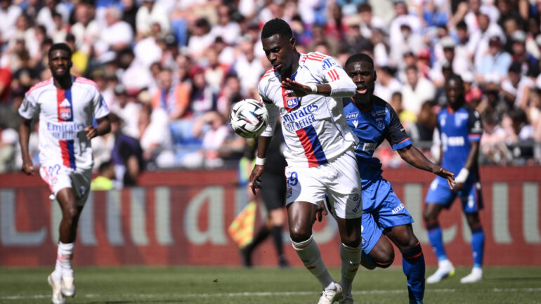 Moussa Niakhaté lors d'Auxerre - OL