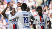 Tolisso, Mata et Niakhté (OL) se congratulent