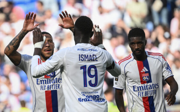 Tolisso, Mata et Niakhté (OL) se congratulent