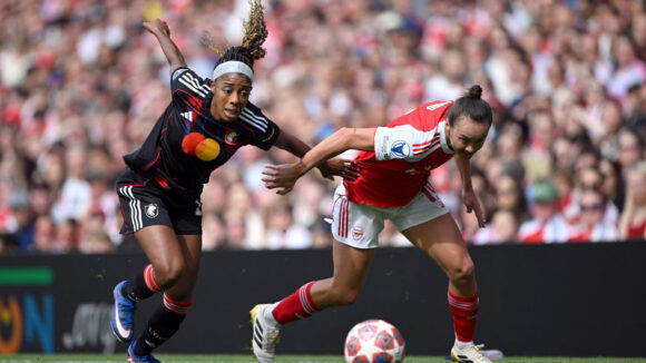 Caitlin Foord (Arsenal) face à Ashley Lawrence (OL Lyonnes)