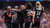 Les joueuses d'OL Lyonnes félicitent Jule Brand