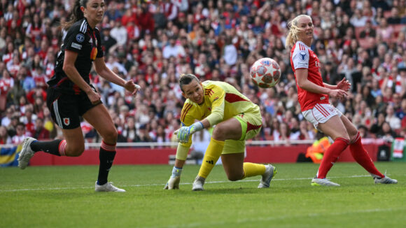 Christiane Endler face à Ingrid Engen et Stina Blacksteinus lors d'Arsenal - OL Lyonnes