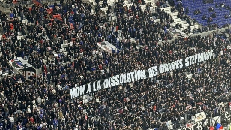 La banderole du Virage Nord pour les supporters de Saint-Etienne lors d'OL - Lorient