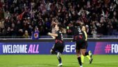 Damaris célébrant son but avec Wendie Renard lors d'OL Lyonnes - Wolfsburg
