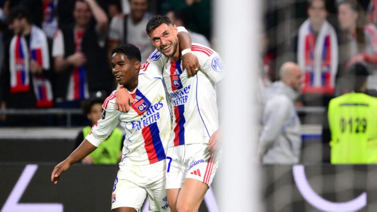 Endrick avec Roman Yaremchuk lors d'OL - Rennes