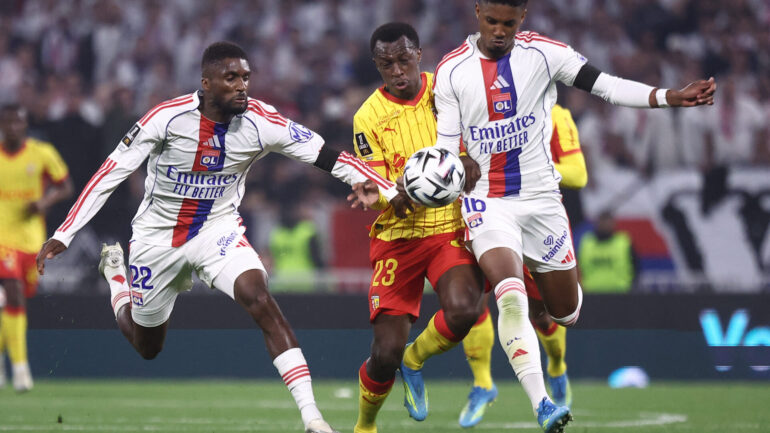 Saud Abdulhamid (Lens) face à Clinton Mata et Abner (OL)