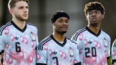 Julien Duranville (au centre) avec les Espoirs belges