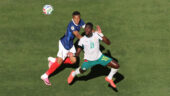 Moussa Niakhaté au duel avec Kylian Mbappé lors de France - Sénégal