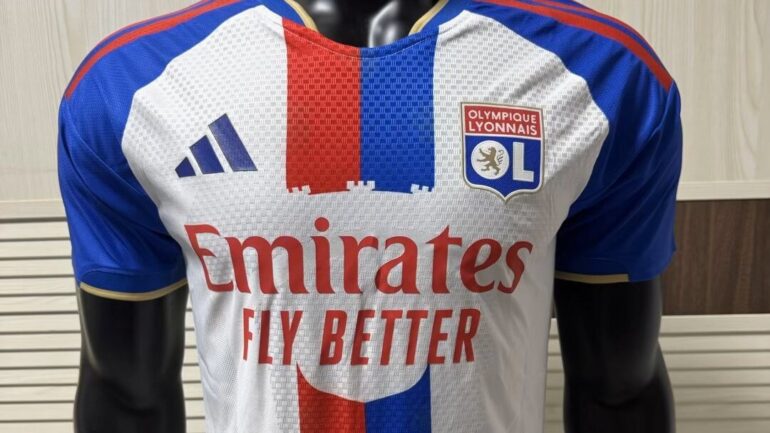 Le nouveau maillot de l'OL 2026-2027 à domicile