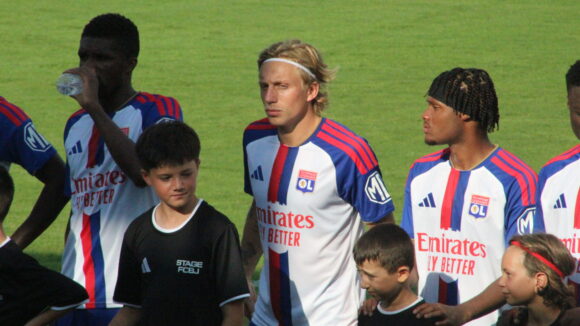 Mads Bidstrup et Julien Duranville lors d'OL - FC Servette
