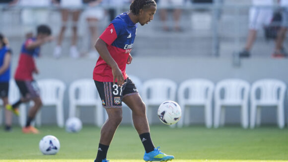Steeve Kango à l'échauffement (OL)