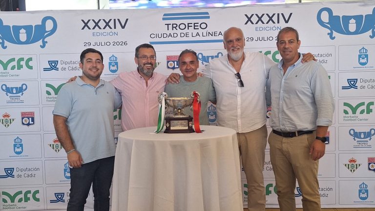 Le trophée du Trofeo Ciudad de la Línea
