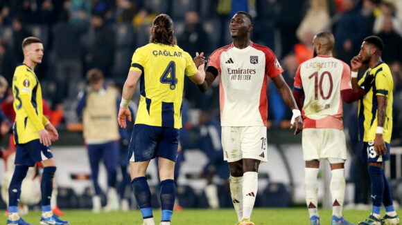 Caglar Soyuncu (Fenerbahce) et Moussa Niakhate (OL) en janvier 2025