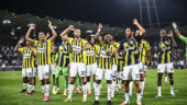 Les joueurs de Fenerbahçe fêtant leur qualification