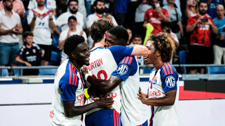 La joie des joueurs de l'OL face au Sparta Prague