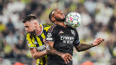 Milan Skriniar (Fenerbahce) au duel avec Corentin Tolisso (OL)