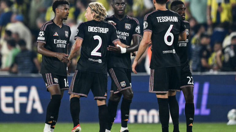 Les joueurs de l'OL face à Fenerbahçe